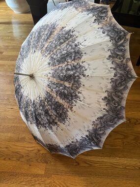 Vintage Floral  umbrella parasol in Ivory & Gray leather handle mid century 🌸🌝🌸